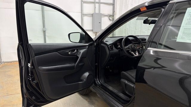 2017 Nissan Rogue in Austell, GA 30168 - 18130148 11