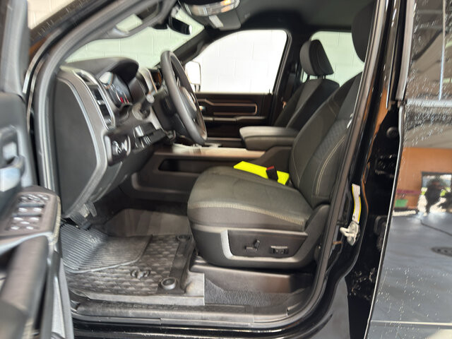 2025 RAM 2500 in Burlington, WI 53105 - 18130171 15