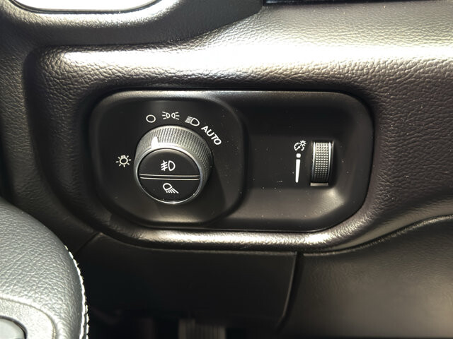 2025 RAM 2500 in Burlington, WI 53105 - 18130171 31