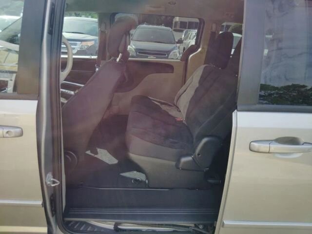 2017 Dodge Grand Caravan in Greenville, SC 29607 - 18130184 21