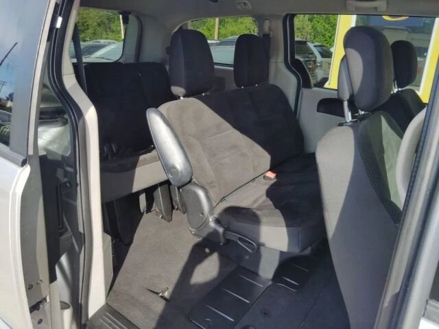 2017 Dodge Grand Caravan in Greenville, SC 29607 - 18130184 18