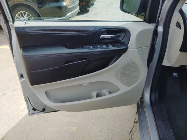 2017 Dodge Grand Caravan in Greenville, SC 29607 - 18130184 23