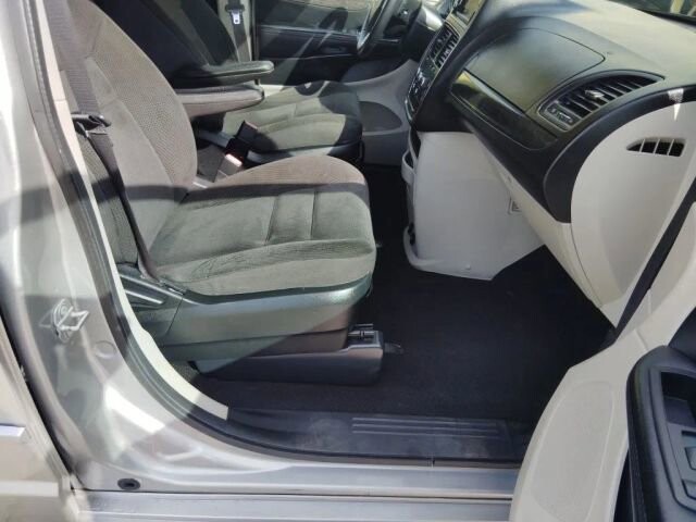 2017 Dodge Grand Caravan in Greenville, SC 29607 - 18130184 15