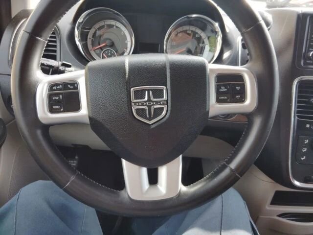 2017 Dodge Grand Caravan in Greenville, SC 29607 - 18130184 25