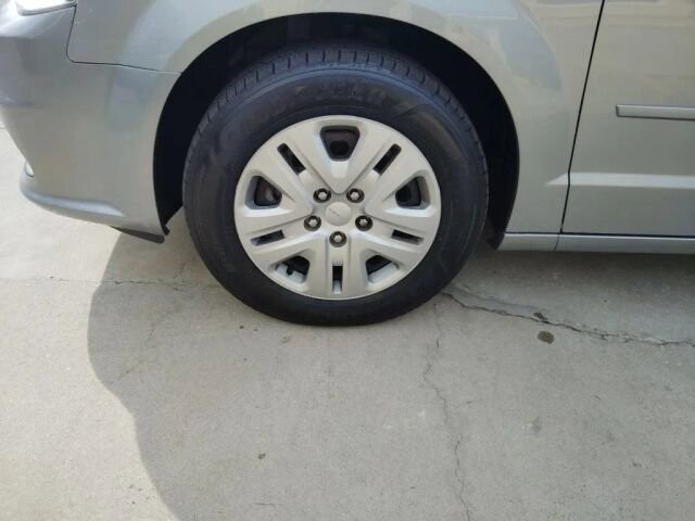 2017 Dodge Grand Caravan in Greenville, SC 29607 - 18130184 10