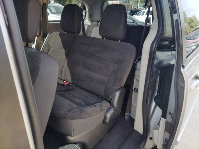 2017 Dodge Grand Caravan in Greenville, SC 29607 - 18130184 22