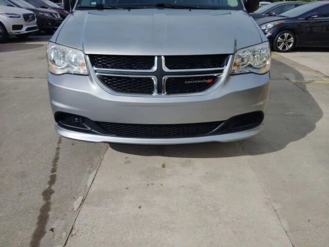 2017 Dodge Grand Caravan in Greenville, SC 29607 - 18130184 7