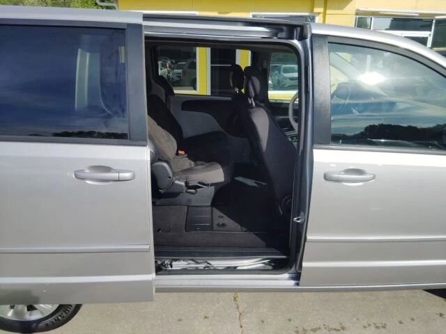 2017 Dodge Grand Caravan in Greenville, SC 29607 - 18130184 17
