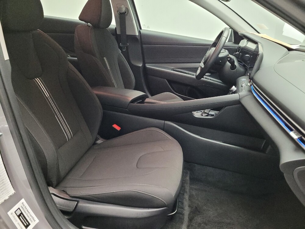 2025 Hyundai Elantra in Montclair, CA 91763 - 18130197 21
