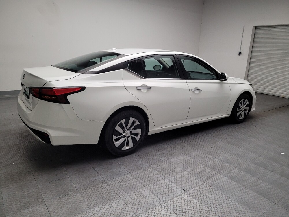 2019 Nissan Altima in Montclair, CA 91763 - 18130200 10