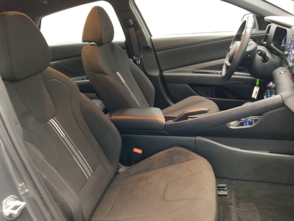 2025 Hyundai Elantra in Columbus, GA 31909 - 18130216 21