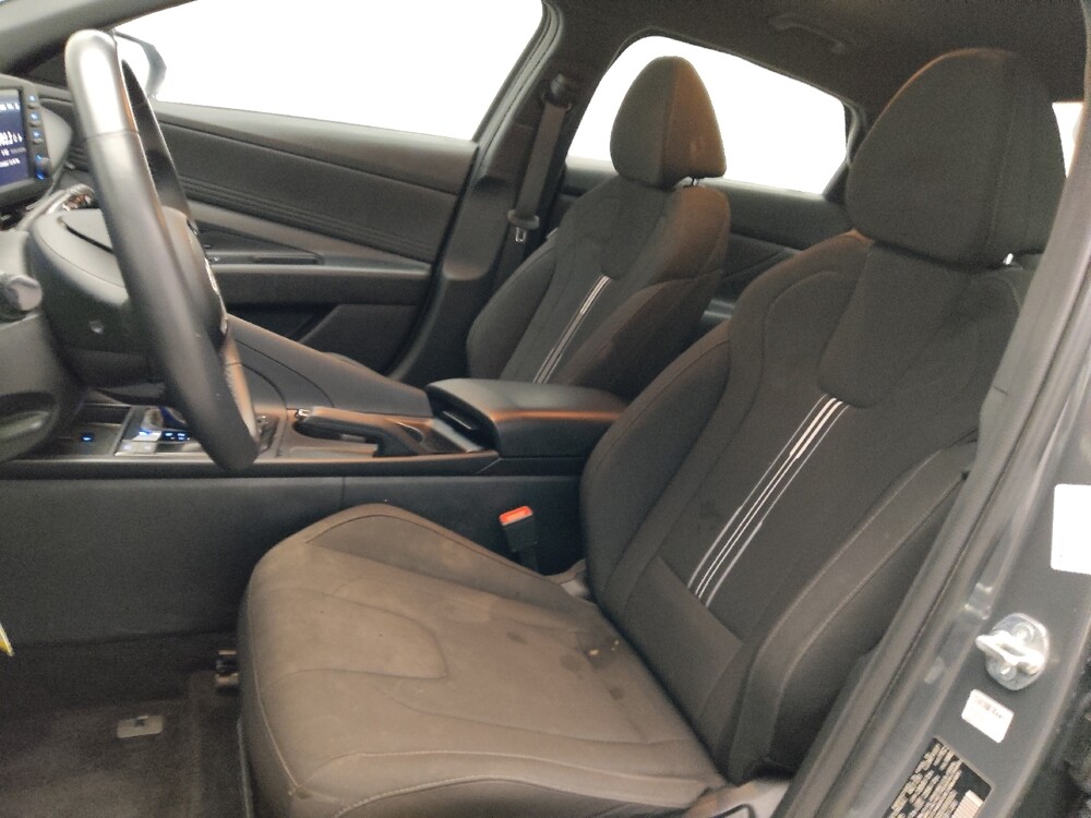 2025 Hyundai Elantra in Columbus, GA 31909 - 18130216 17