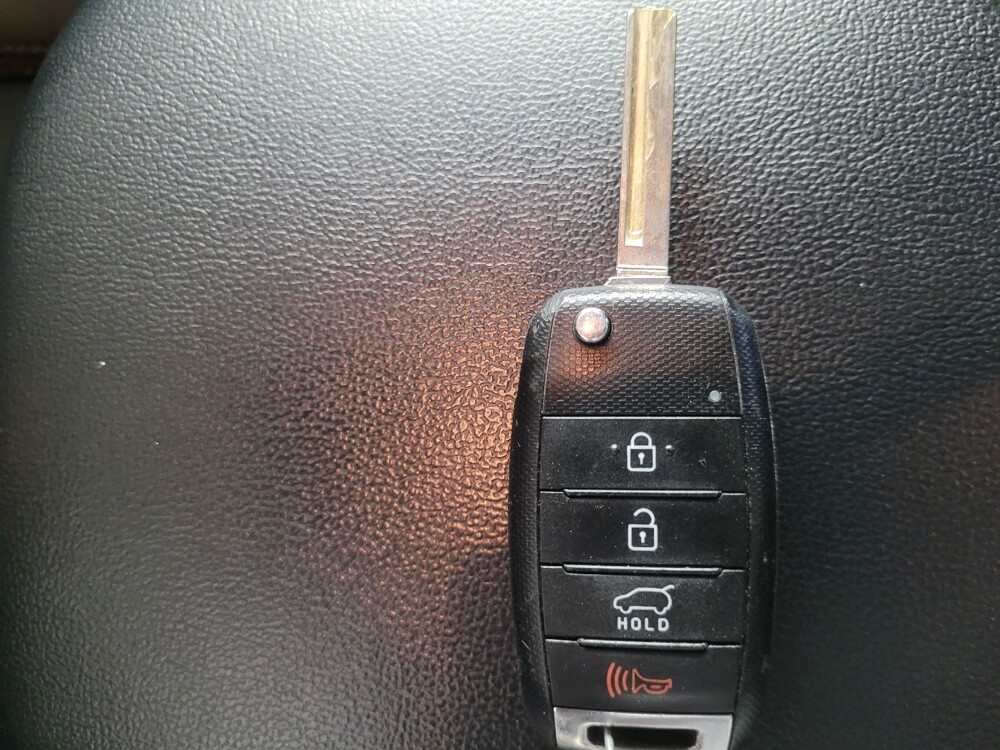 2018 Kia Sorento in Marietta, GA 30062 - 18130220 32