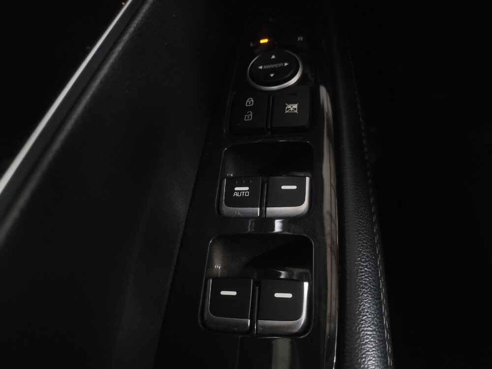 2018 Kia Sorento in Conyers, GA 30094 - 18130237 27