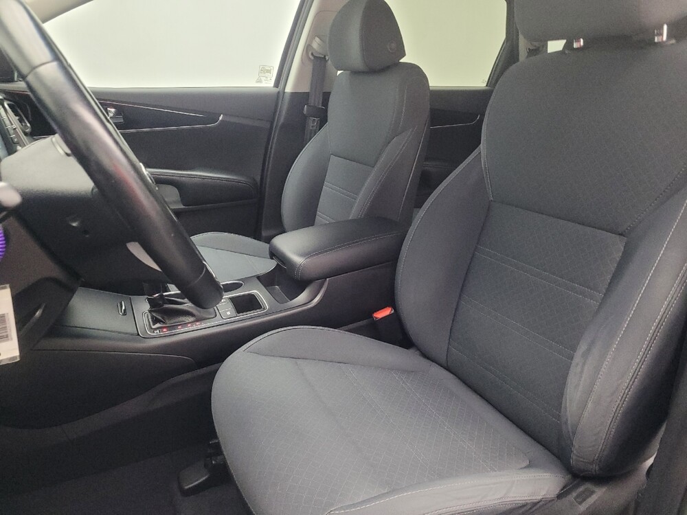 2018 Kia Sorento in Conyers, GA 30094 - 18130237 17