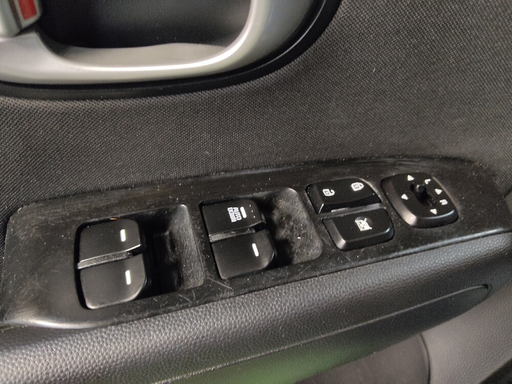 2016 Kia Soul in Tampa, FL 33619 - 18130284 27