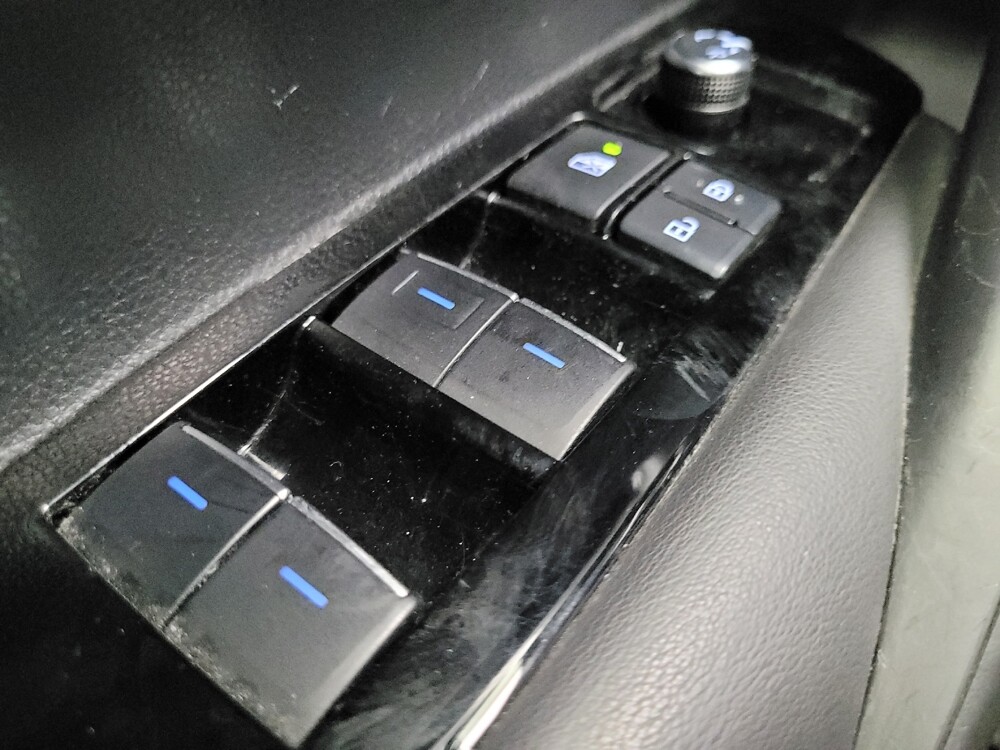 2019 Toyota Corolla in Las Vegas, NV 89104 - 18130295 27