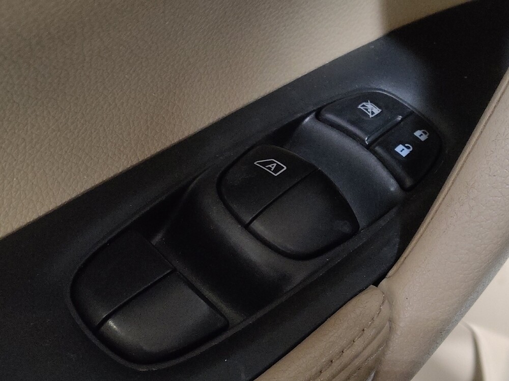 2016 Nissan Rogue in Mobile, AL 36606 - 18130301 27