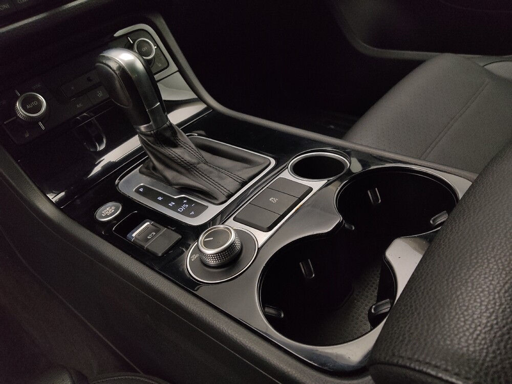 2016 Volkswagen Touareg in Denver, CO 80012 - 18130348 26