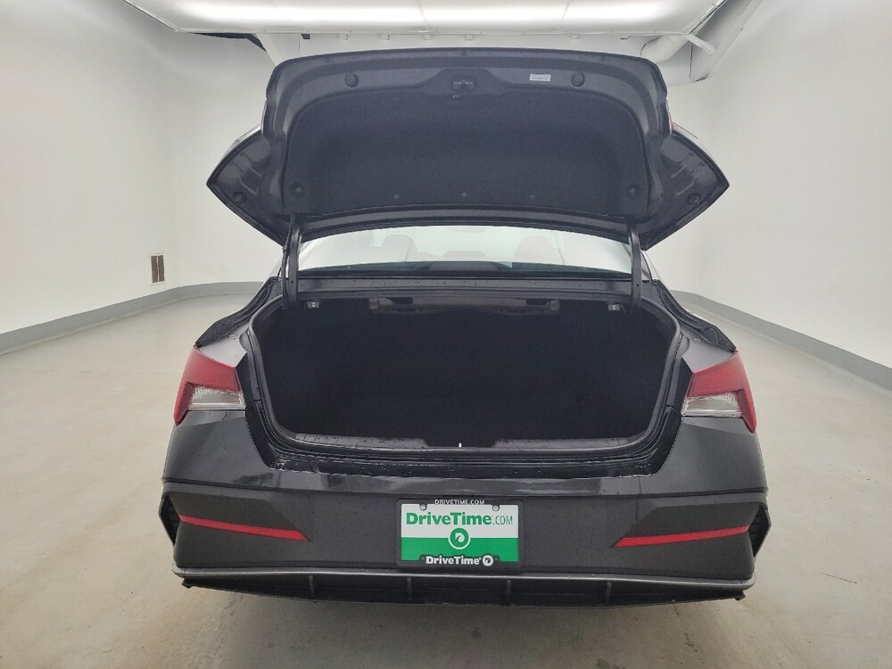 2025 Hyundai Elantra in Maple Heights, OH 44137 - 18130386 29