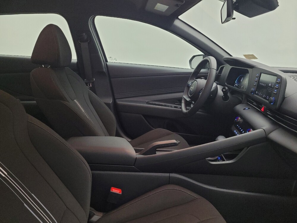 2025 Hyundai Elantra in Maple Heights, OH 44137 - 18130386 21