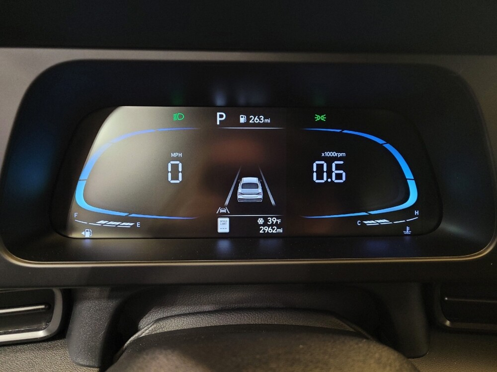 2025 Hyundai Elantra in Maple Heights, OH 44137 - 18130386 23