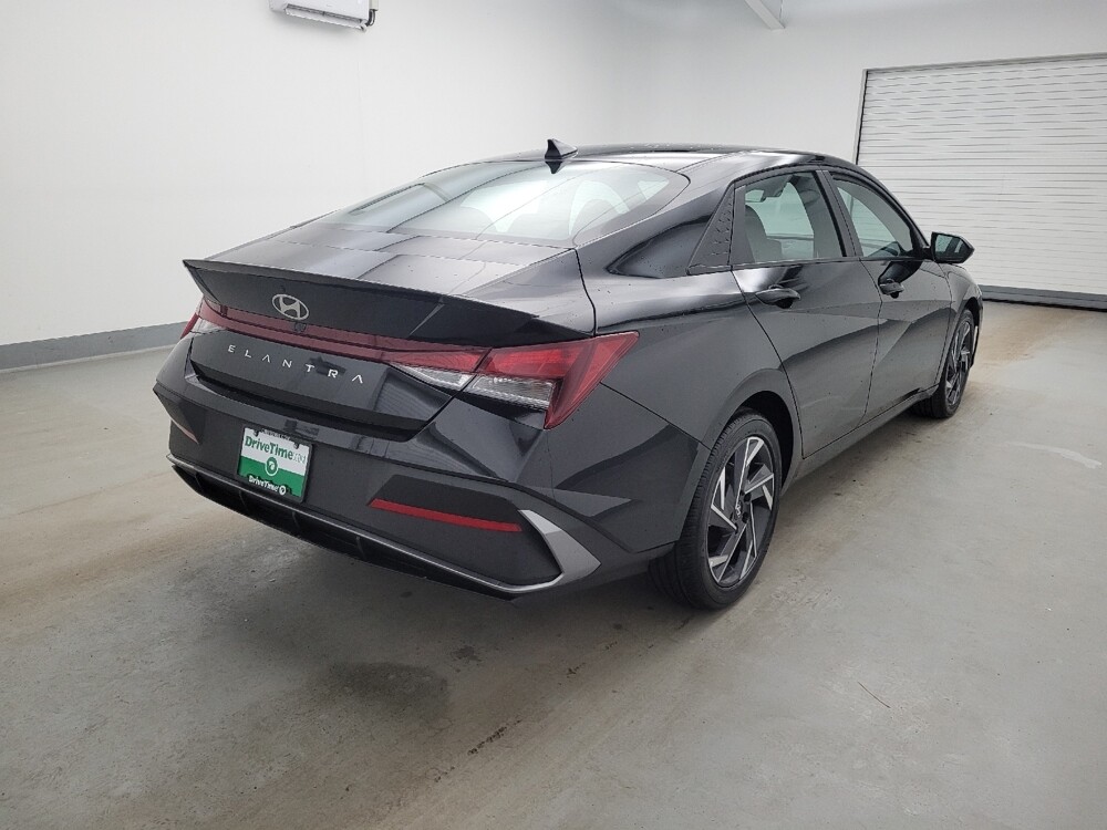 2025 Hyundai Elantra in Maple Heights, OH 44137 - 18130386 9
