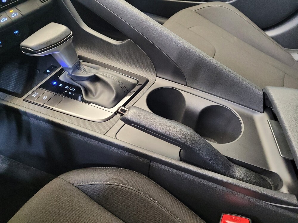 2025 Hyundai Elantra in Maple Heights, OH 44137 - 18130386 26