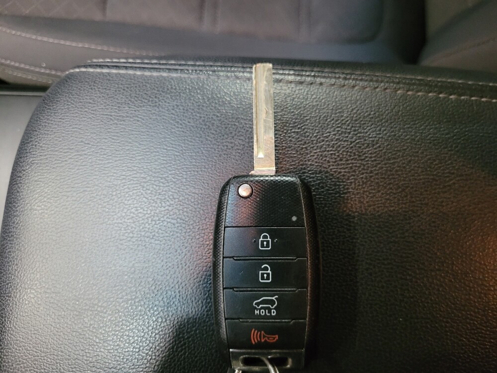 2016 Kia Sorento in Temple Hills, MD 20746 - 18130394 32