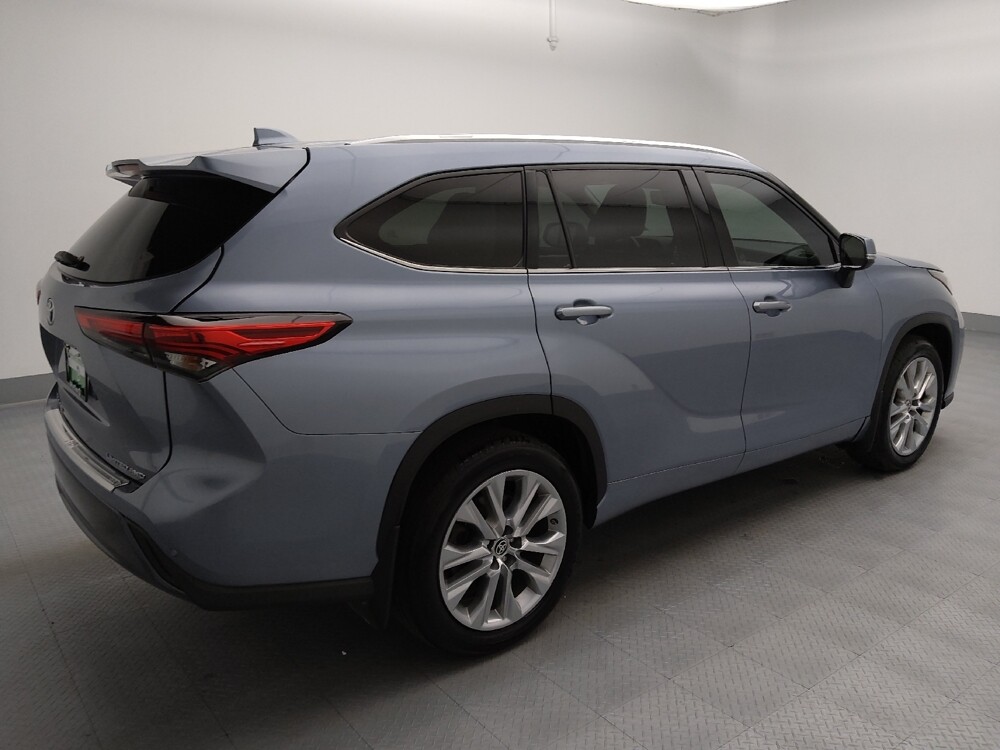 2020 Toyota Highlander in Independence, MO 64055 - 18130403 10