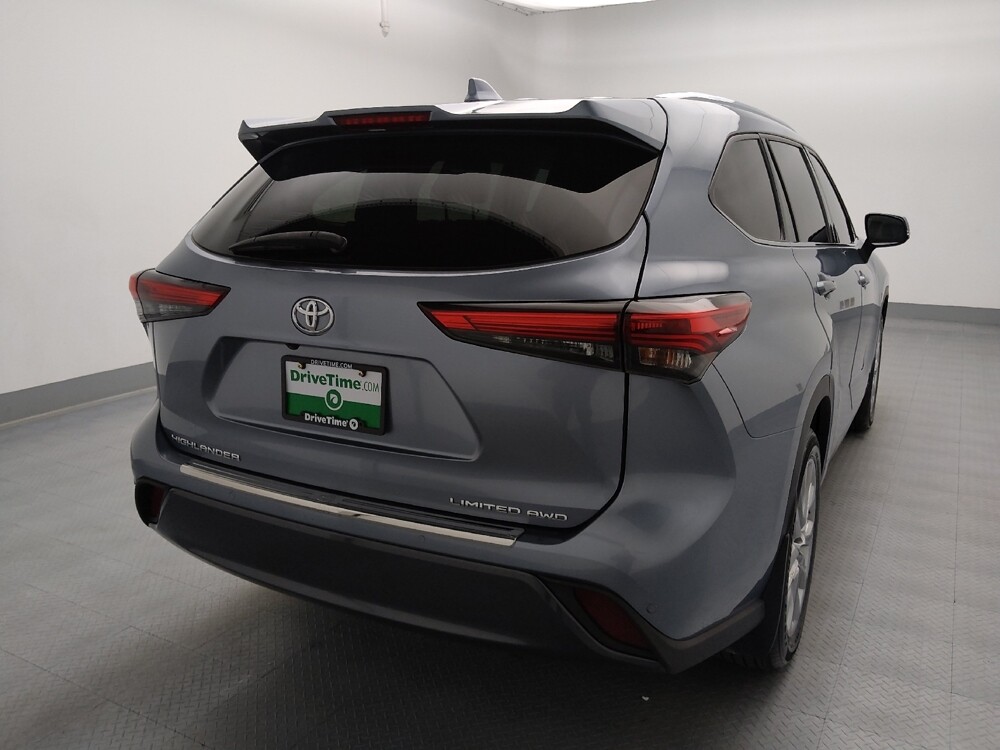 2020 Toyota Highlander in Independence, MO 64055 - 18130403 7