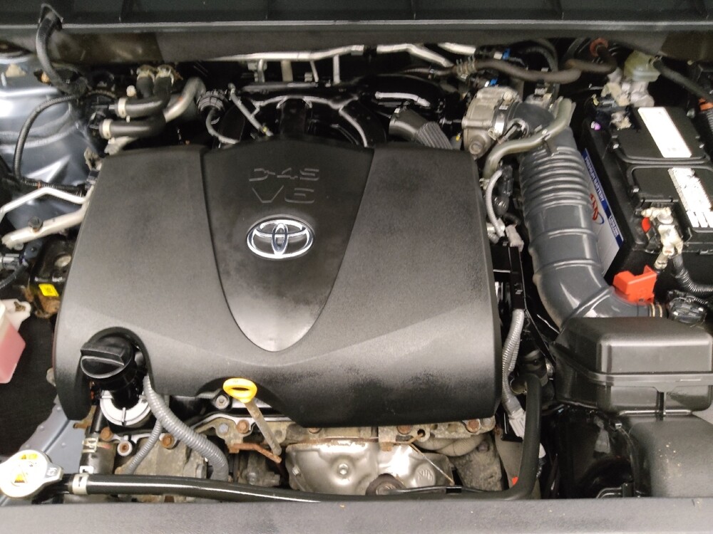 2020 Toyota Highlander in Independence, MO 64055 - 18130403 30