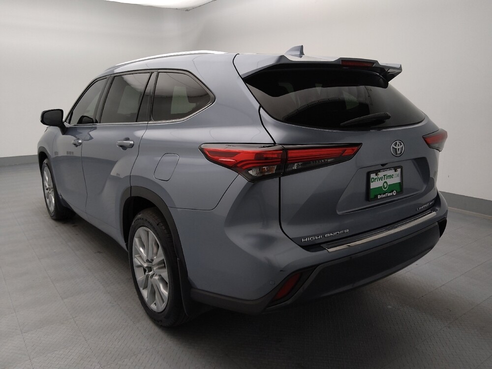 2020 Toyota Highlander in Independence, MO 64055 - 18130403 5