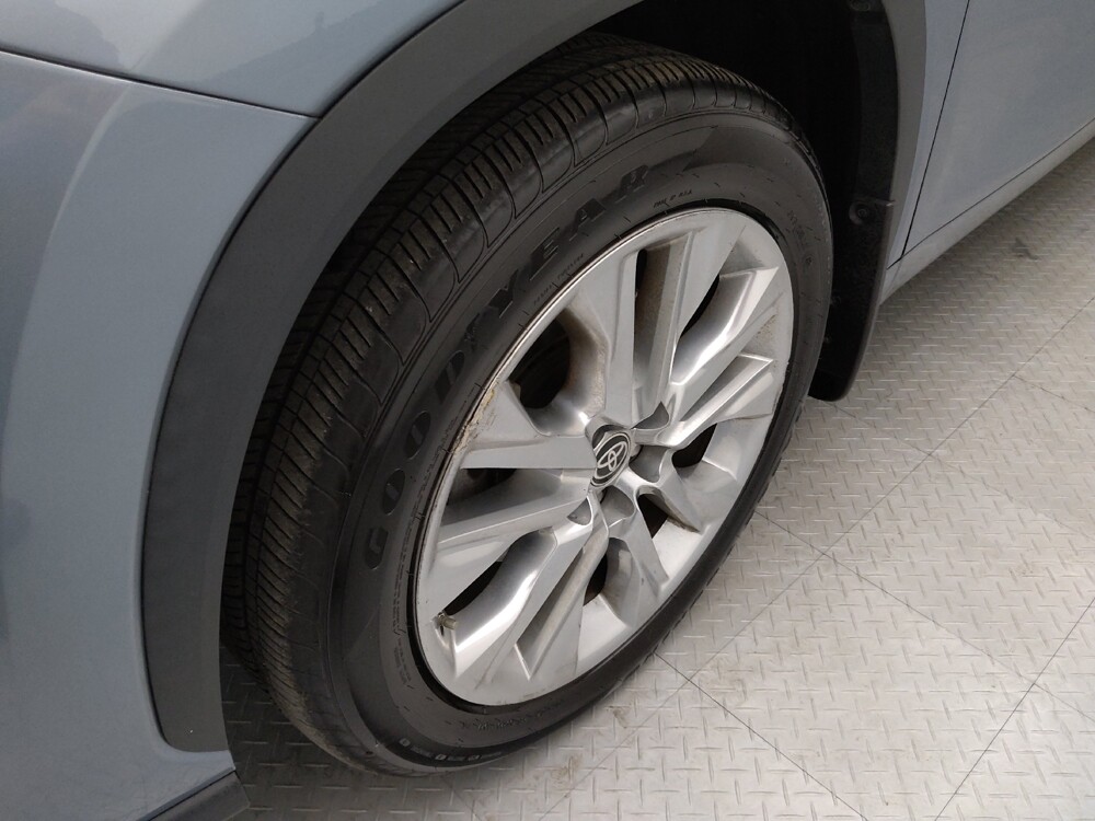 2020 Toyota Highlander in Independence, MO 64055 - 18130403 31