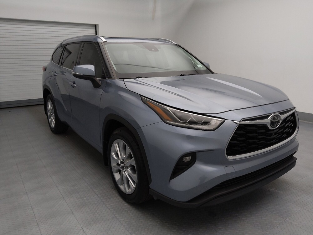 2020 Toyota Highlander in Independence, MO 64055 - 18130403 13