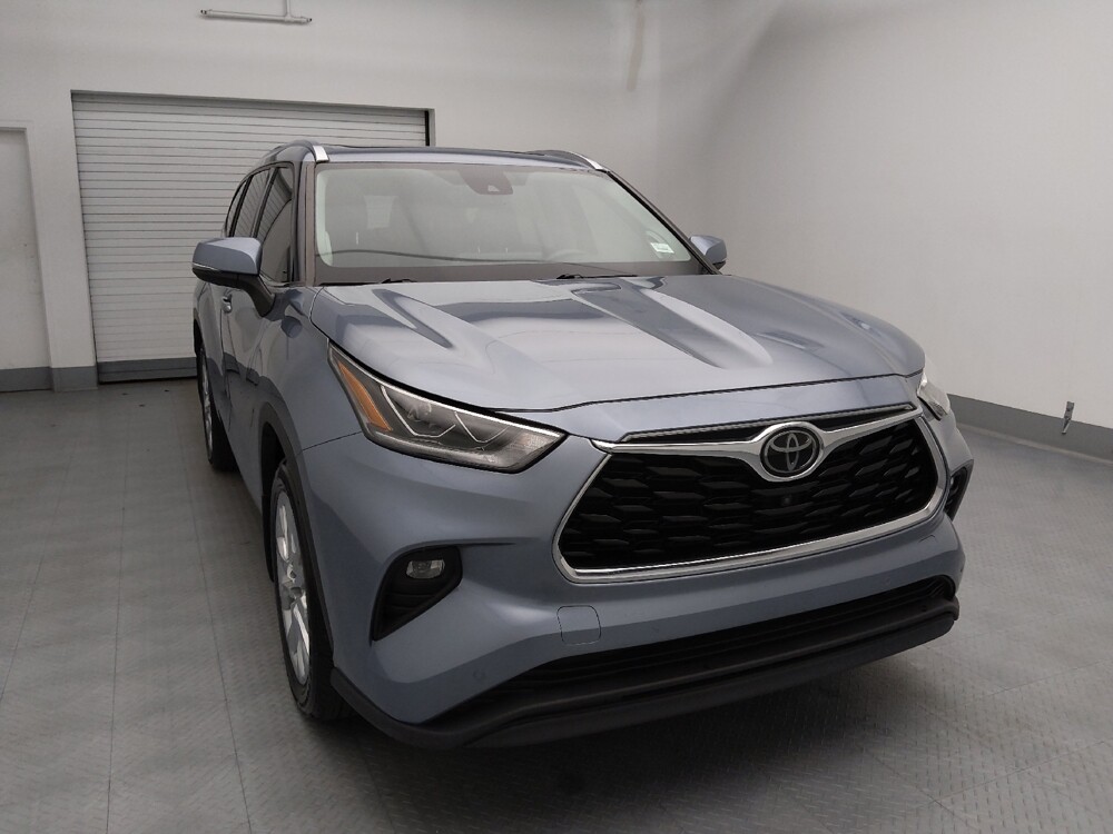 2020 Toyota Highlander in Independence, MO 64055 - 18130403 14