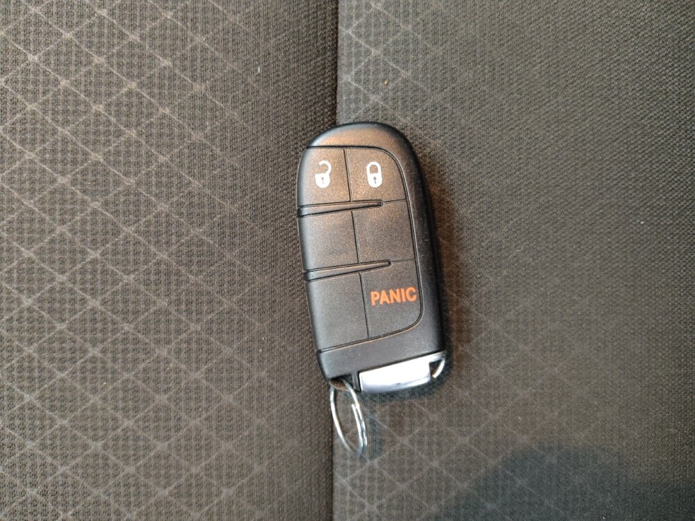 2018 Jeep Grand Cherokee in Independence, MO 64055 - 18130404 32