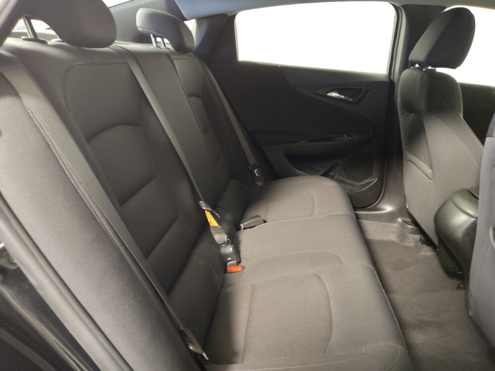 2022 Chevrolet Malibu in Midlothian, IL 60445 - 18130406 19