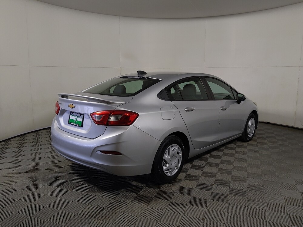 2018 Chevrolet Cruze in Midlothian, IL 60445 - 18130411 9