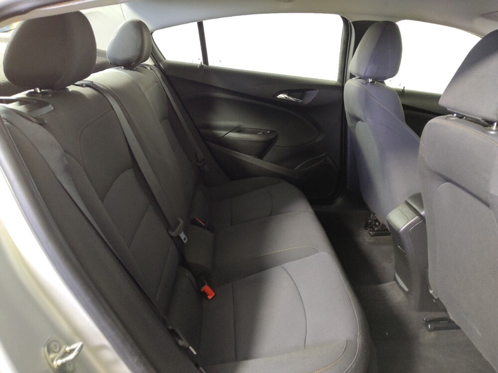 2018 Chevrolet Cruze in Midlothian, IL 60445 - 18130411 19