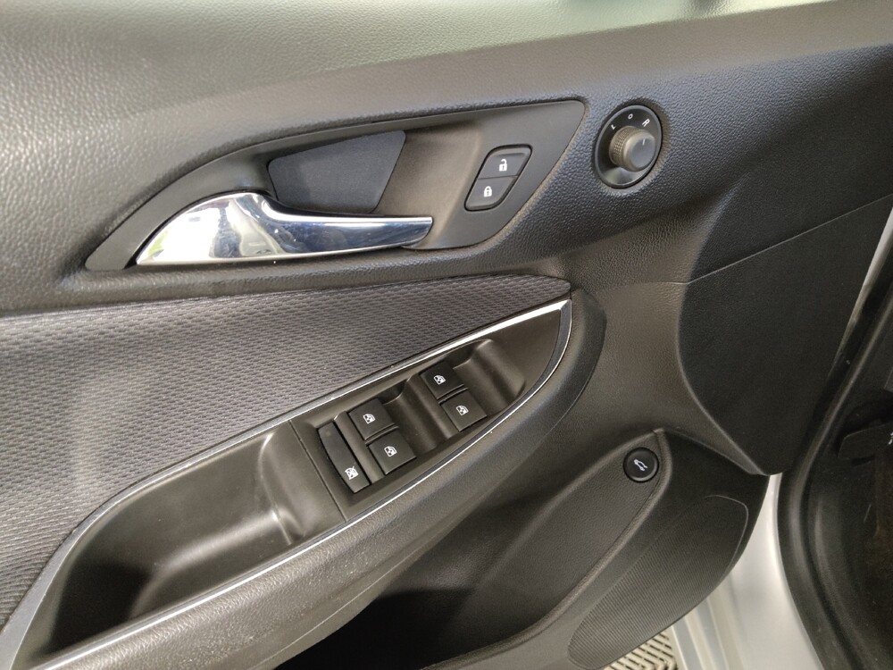 2018 Chevrolet Cruze in Midlothian, IL 60445 - 18130411 27