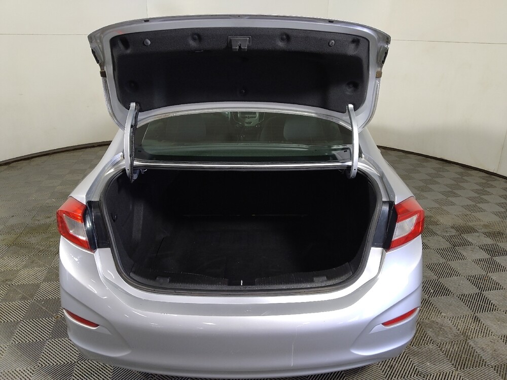 2018 Chevrolet Cruze in Midlothian, IL 60445 - 18130411 29