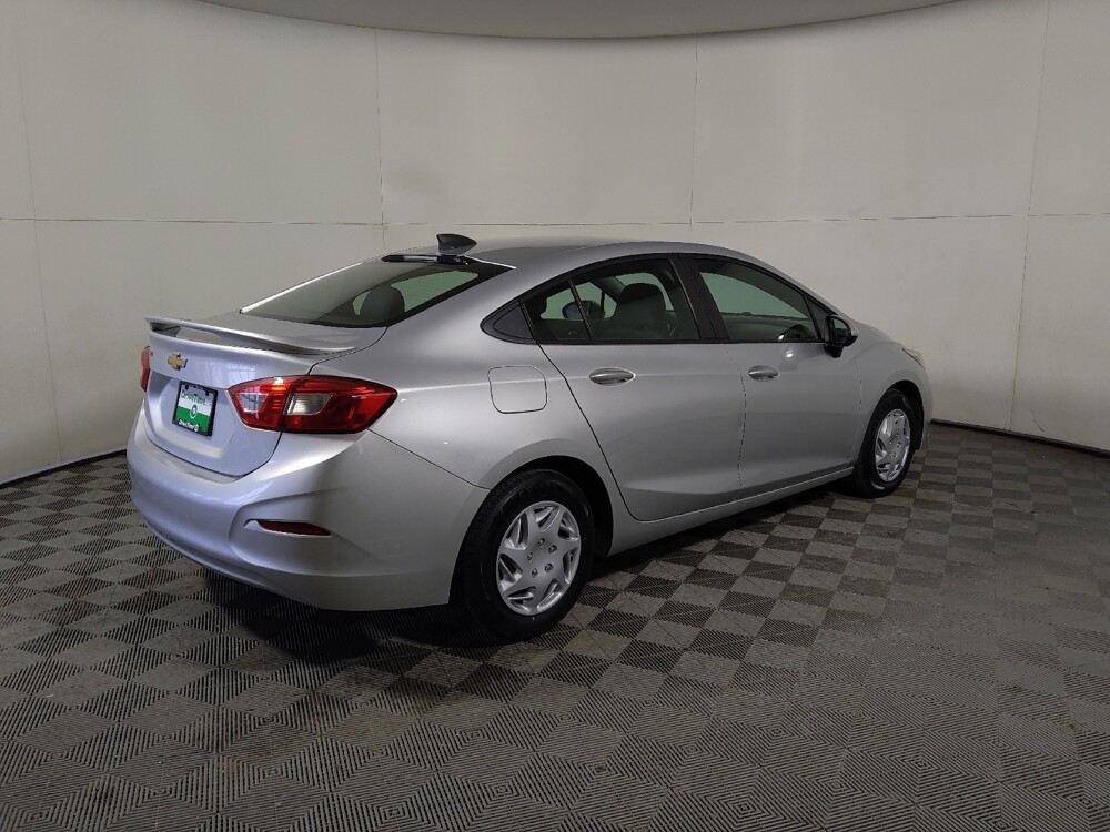 2018 Chevrolet Cruze in Midlothian, IL 60445 - 18130411 10