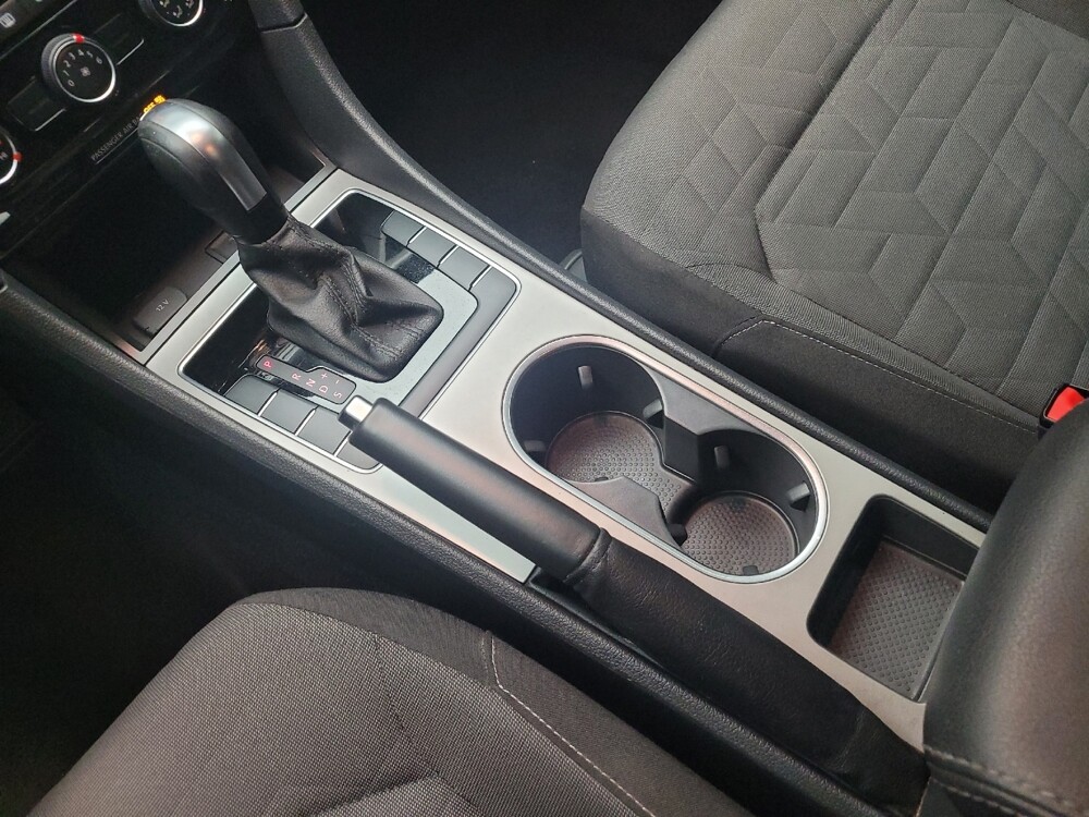 2021 Volkswagen Passat in Taylor, MI 48180 - 18130419 26