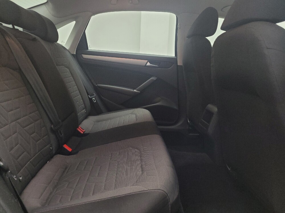 2021 Volkswagen Passat in Taylor, MI 48180 - 18130419 19