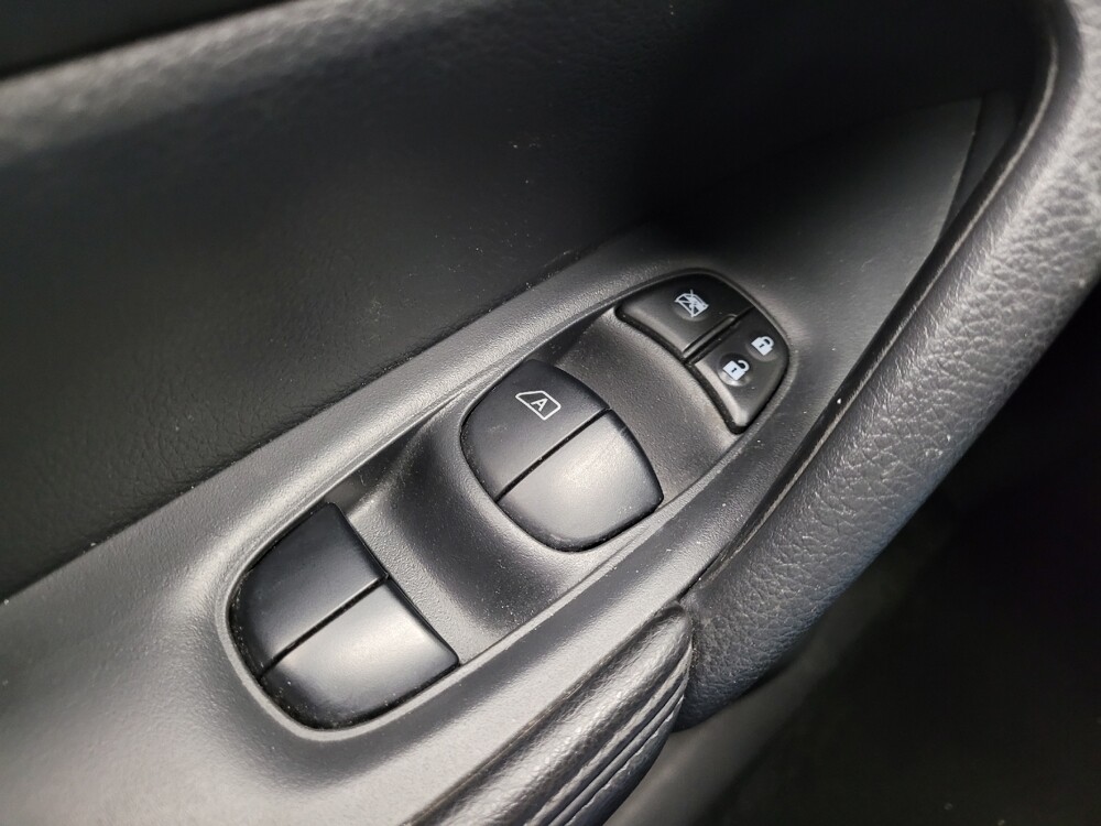 2016 Nissan Rogue in Taylor, MI 48180 - 18130421 27