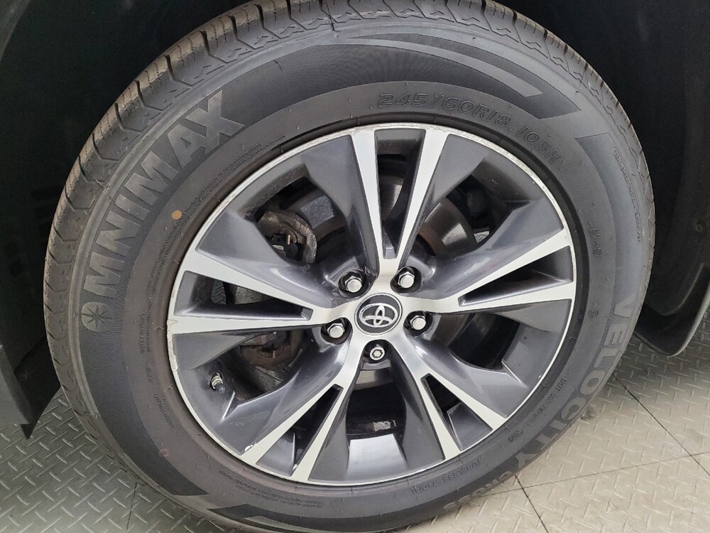 2018 Toyota Highlander in Taylor, MI 48180 - 18130422 31