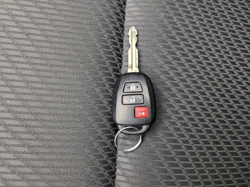 2018 Toyota Highlander in Taylor, MI 48180 - 18130422 32