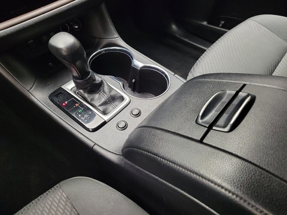 2018 Toyota Highlander in Taylor, MI 48180 - 18130422 26