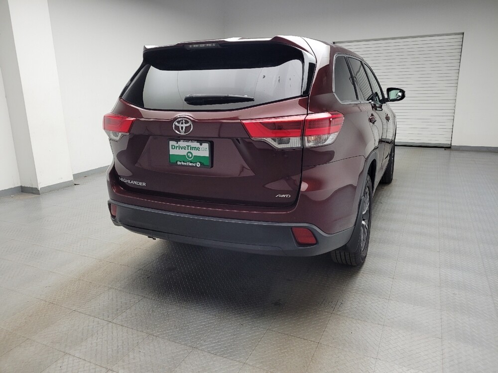 2018 Toyota Highlander in Taylor, MI 48180 - 18130422 7